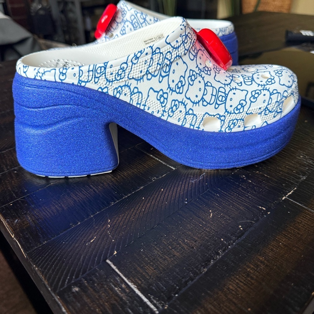 Nwot Crocs Hello Kitty Siren Clogs Blue Size 9 Hello Kitty's 50th Anniversary - Picture 4 of 16